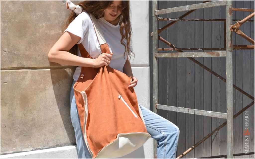 Vale Orange Women's Shoulder Bag (3)