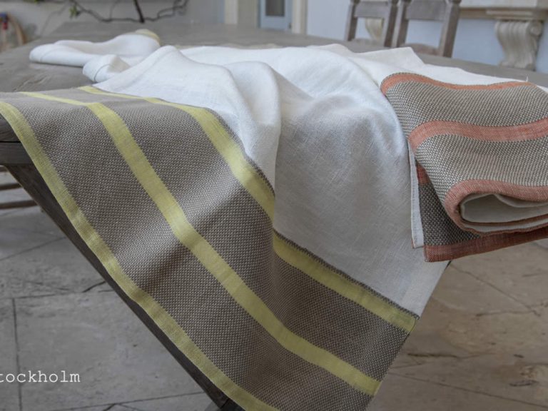 table-runner-placemates-yellow-border-stockholm