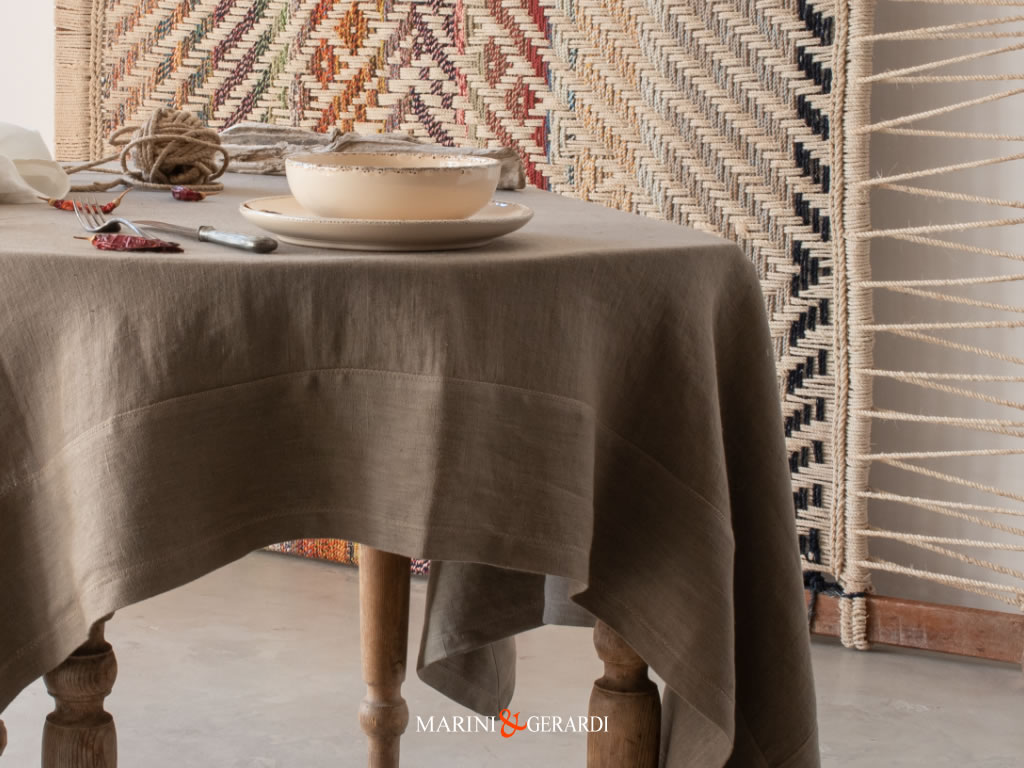 Round Linen Tablecloths For A Shabby Style Table In Café Milk Colo
